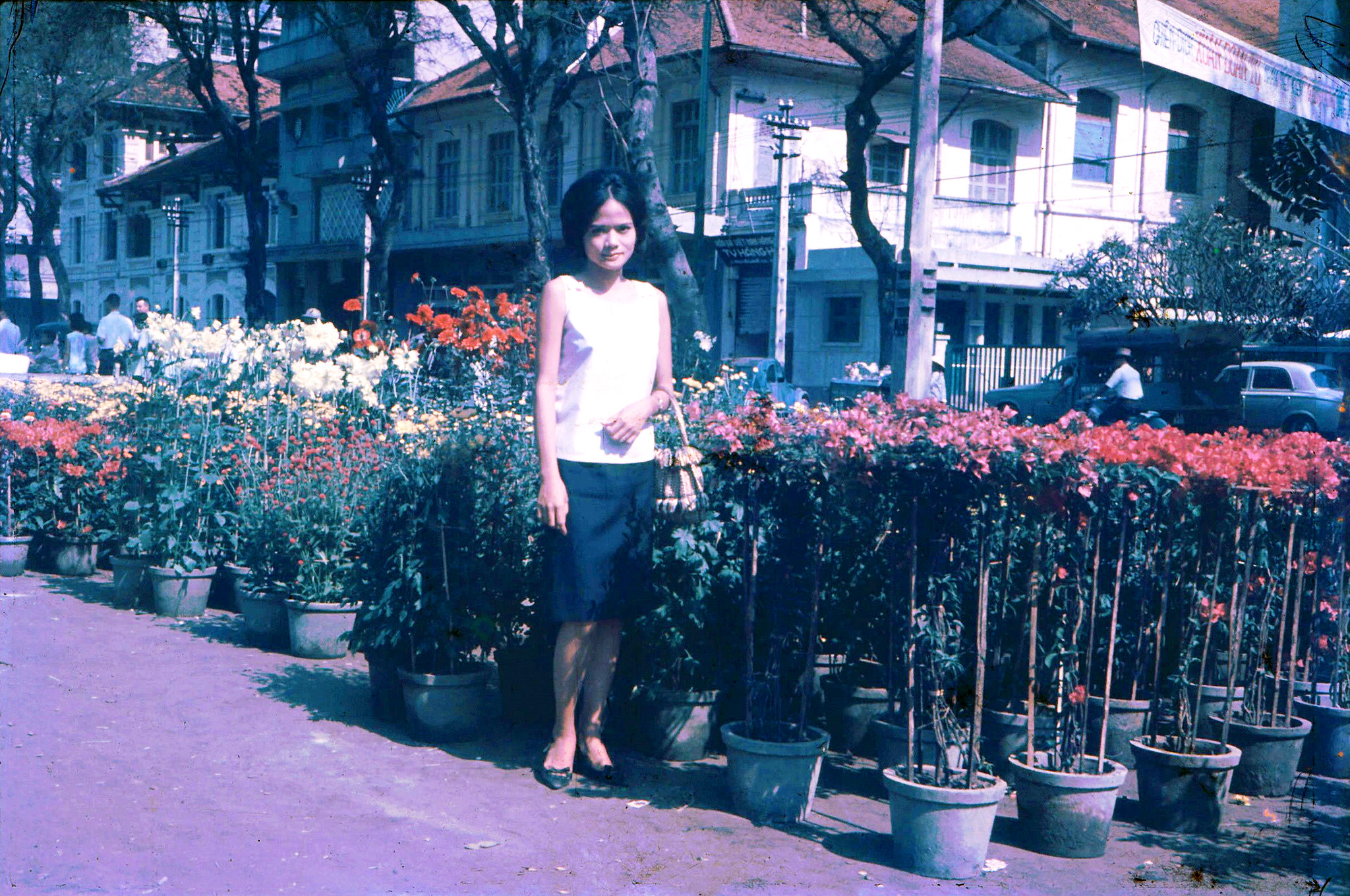 cho hoa nguyen hue 1967 - Thời trang Tết Việt thế kỷ 20, ông bà ta cũng rất “bắt trend”