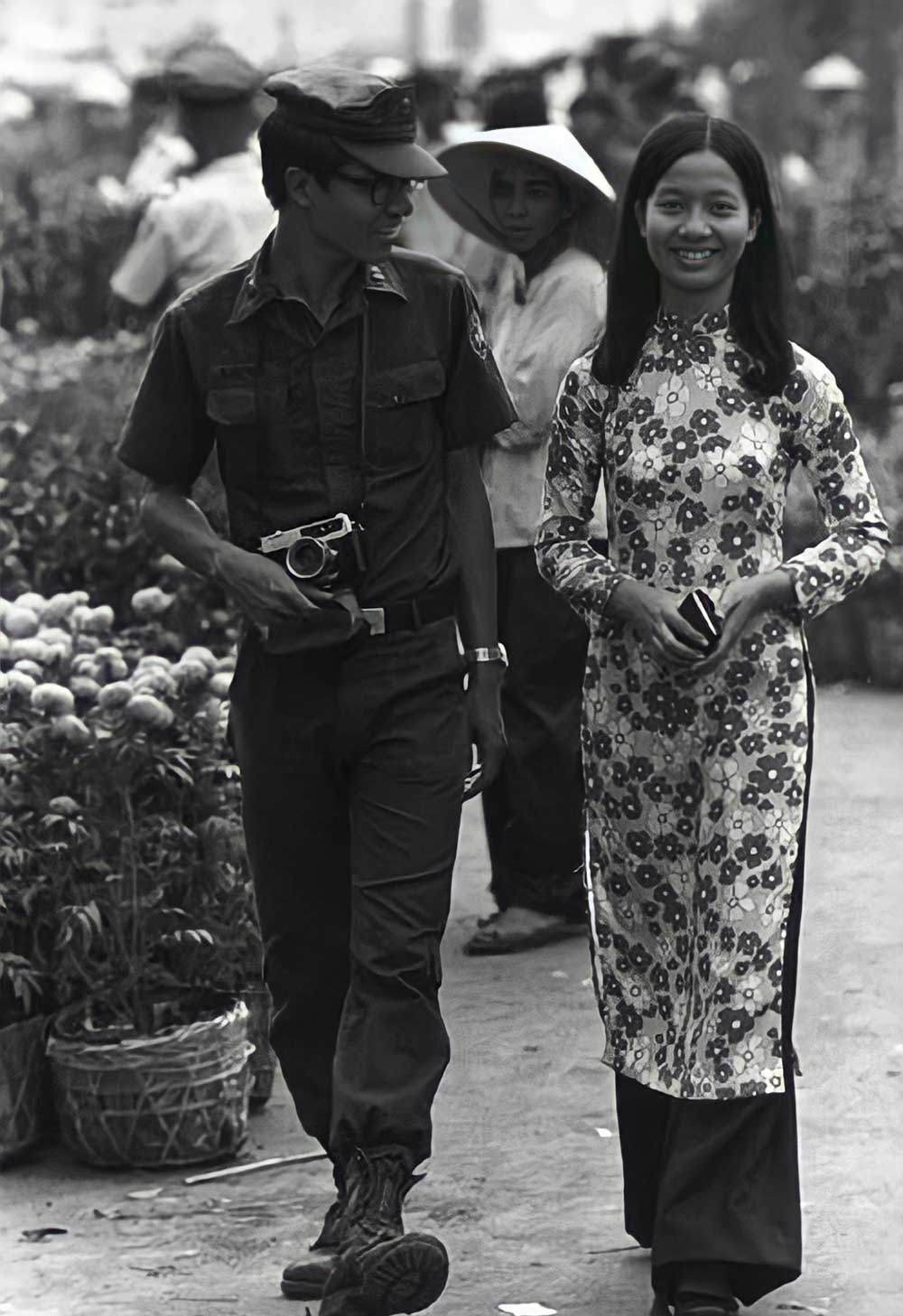 tet saigon xua nam 47 - Thời trang Tết Việt thế kỷ 20, ông bà ta cũng rất “bắt trend”