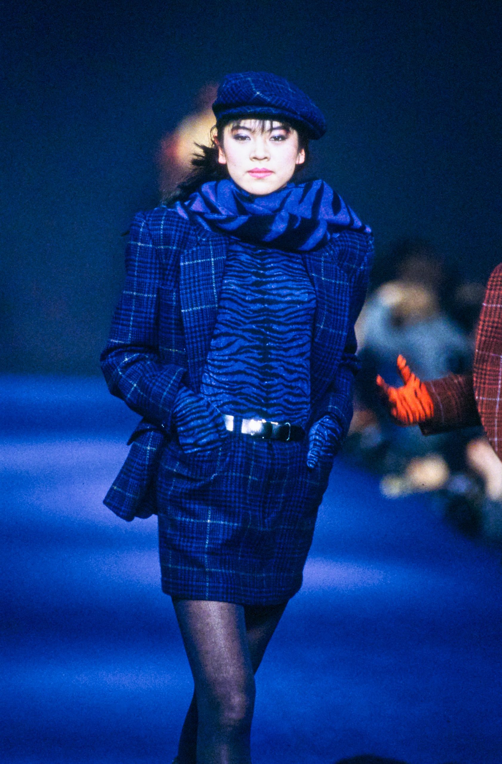 Con hổ nhưng không phải năm hổ và những dấu ấn của “chúa sơn lâm” trên sàn catwalk 09 kenzo archival runway scaled - Con hổ nhưng không phải năm hổ và những dấu ấn của “chúa sơn lâm” trên sàn catwalk