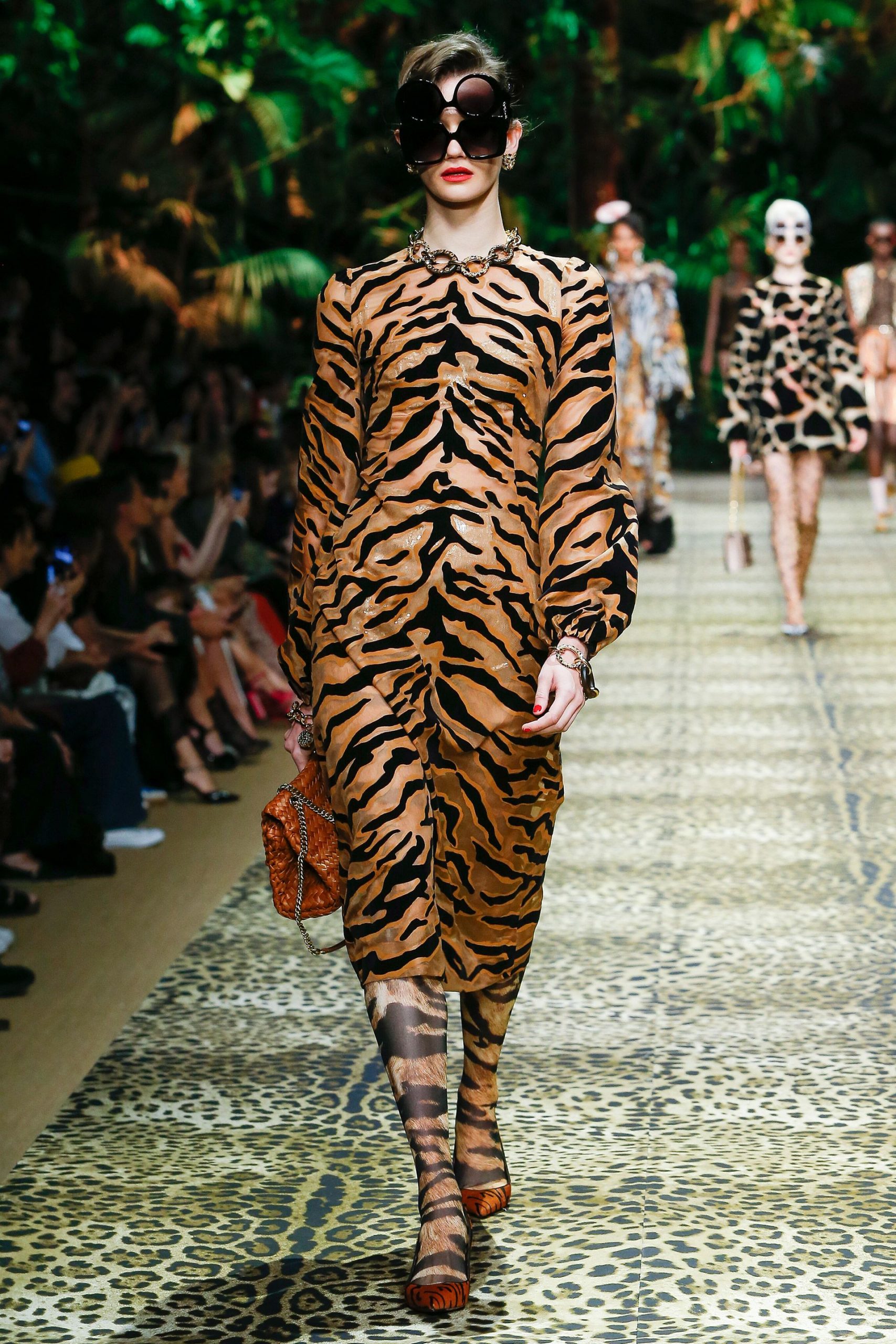 Dolce&Gabbana xuân hè 2020 đầm họa tiết