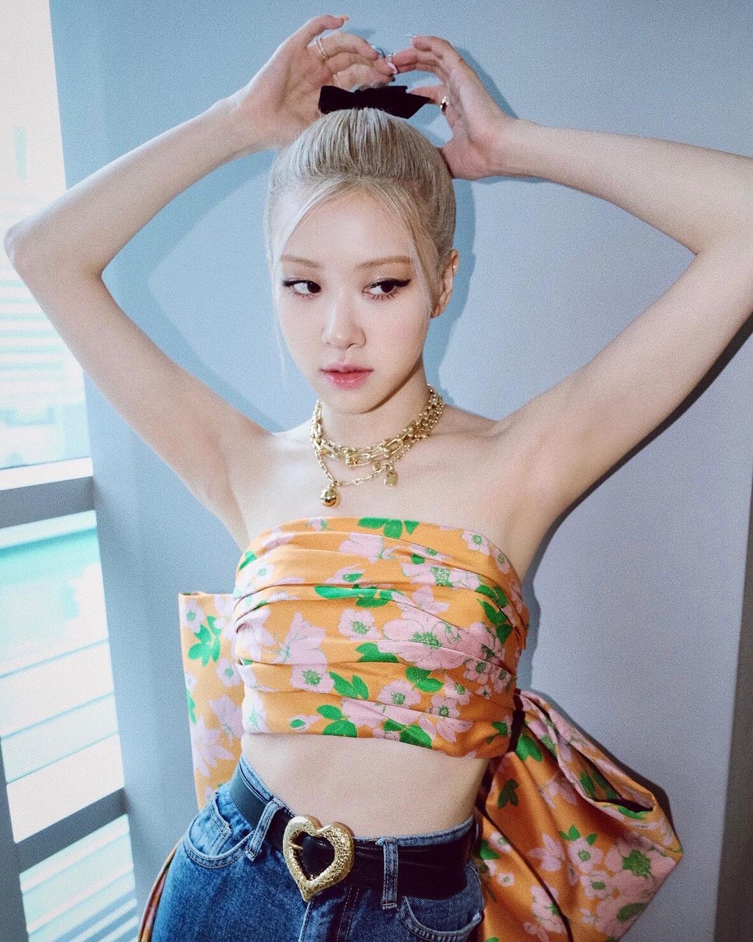 Mê lực nào khiến BLACKPINK Rosé là đóa hồng vàng của cả Saint Laurent và Tiffany & Co.? 161818220 738379896809652 1589095067589617629 n - Mê lực nào khiến BLACKPINK Rosé là đóa hồng vàng của cả Saint Laurent và Tiffany & Co.?