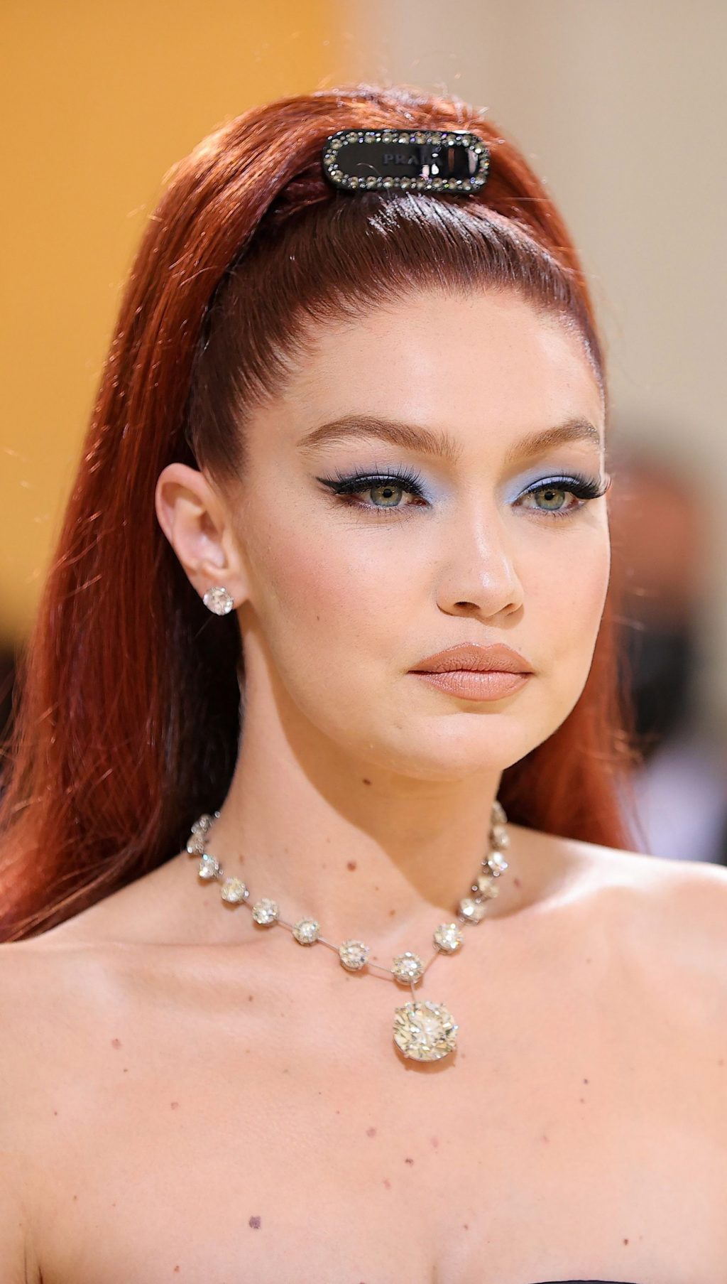 cách trang điểm mắt của Gigi Hadid