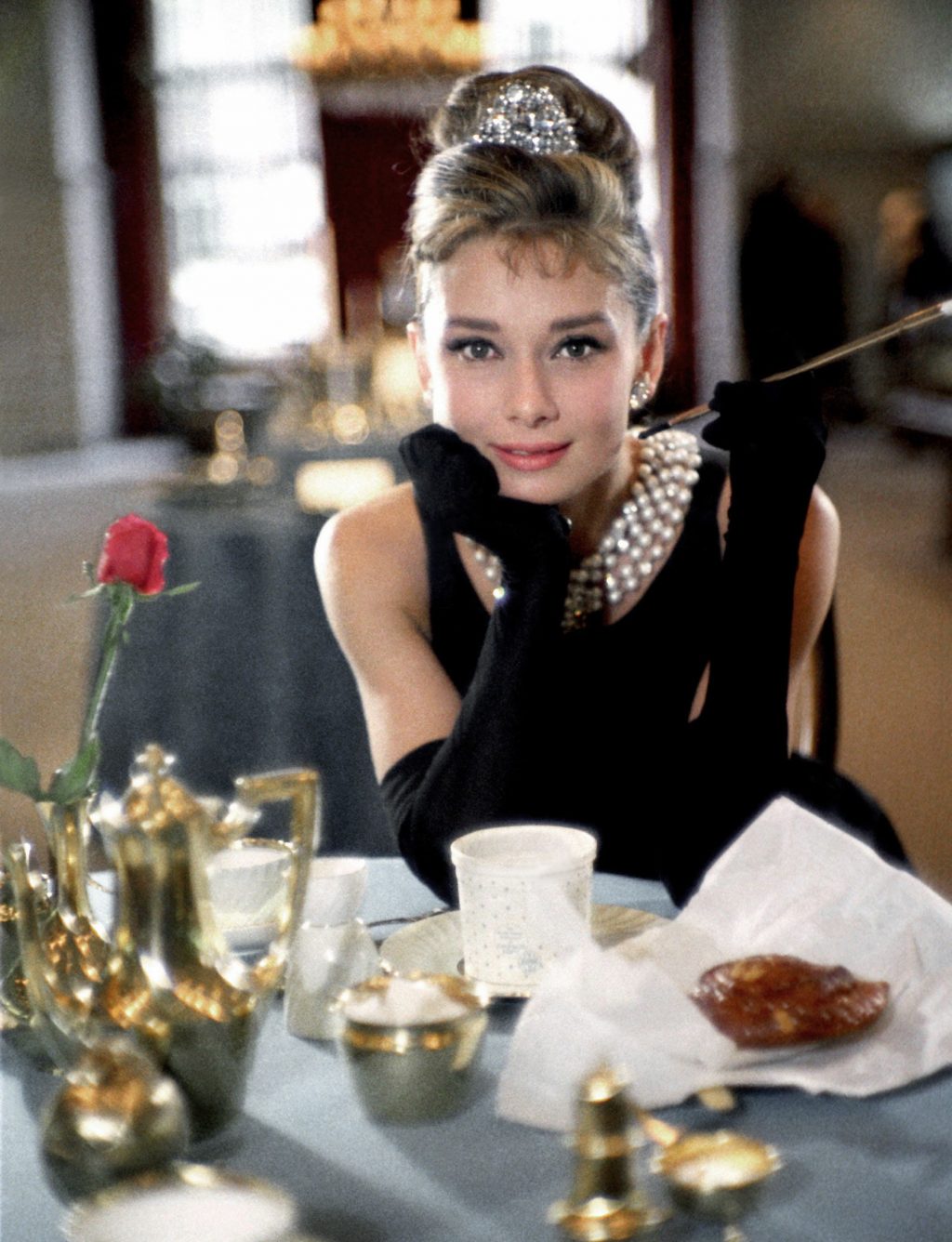 Vẻ đẹp của biểu tượng sắc đẹp huyền thoại Audrey Hepburn
