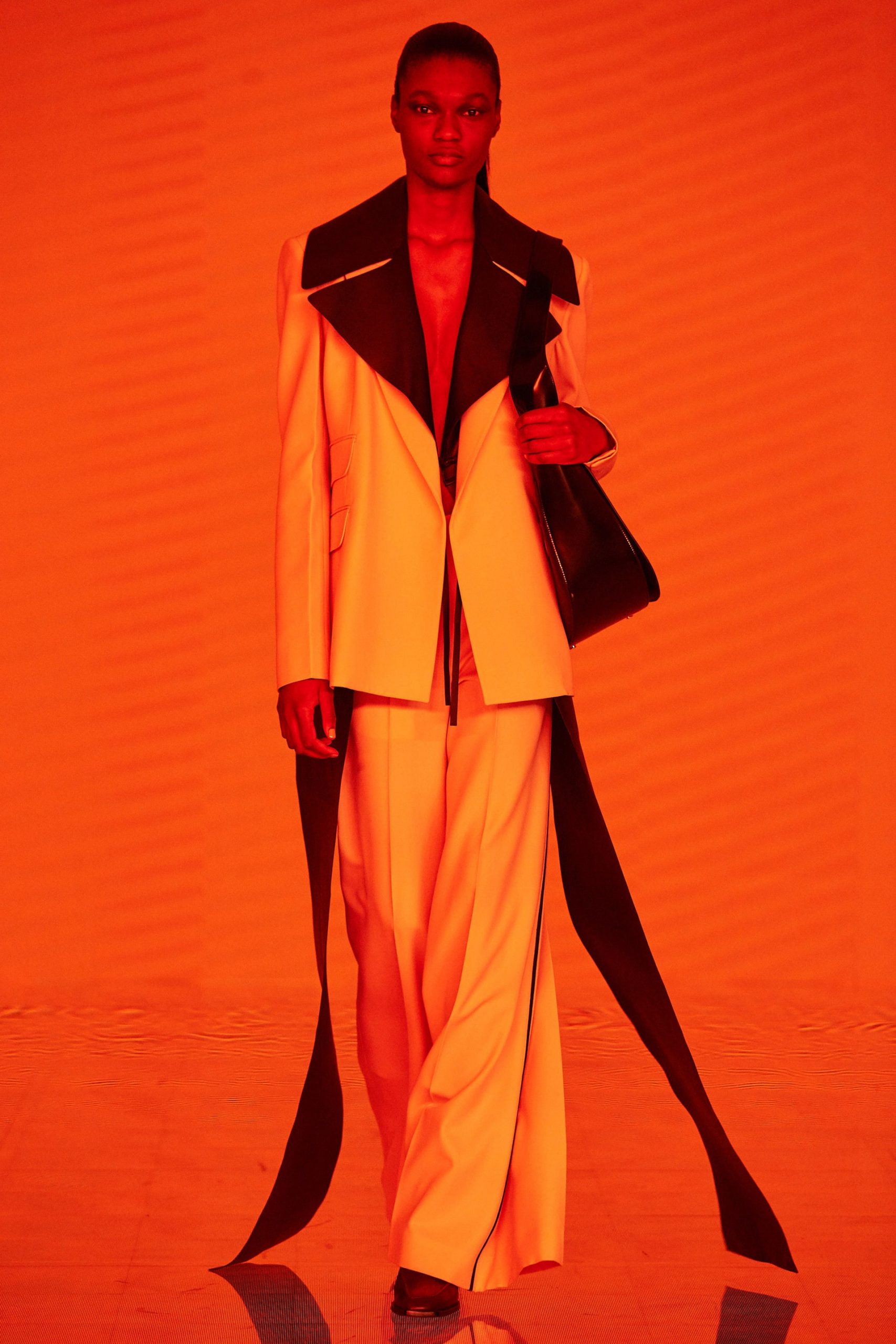 Peter Do Thu-Đông 2022: Những bộ suit ích kỷ 16 PD FW22 RTW New York credit Greg Kessler brand scaled - Peter Do Thu-Đông 2022: Những bộ suit ích kỷ