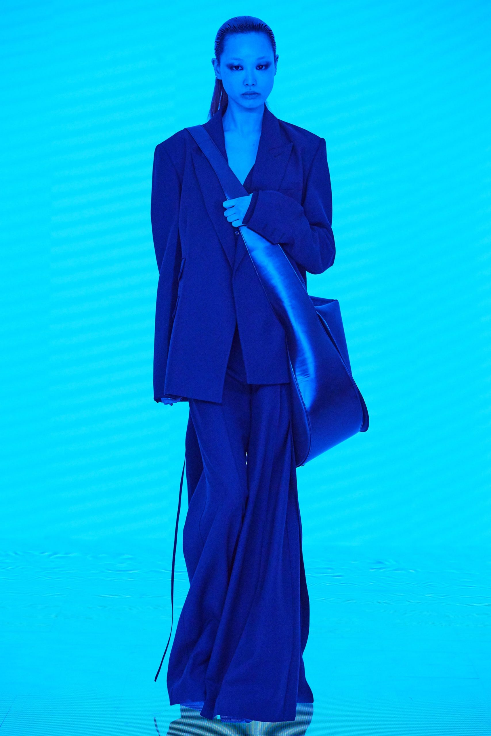 23 PD FW22 RTW New York credit Greg Kessler brand scaled - Peter Do Thu-Đông 2022: Những bộ suit ích kỷ