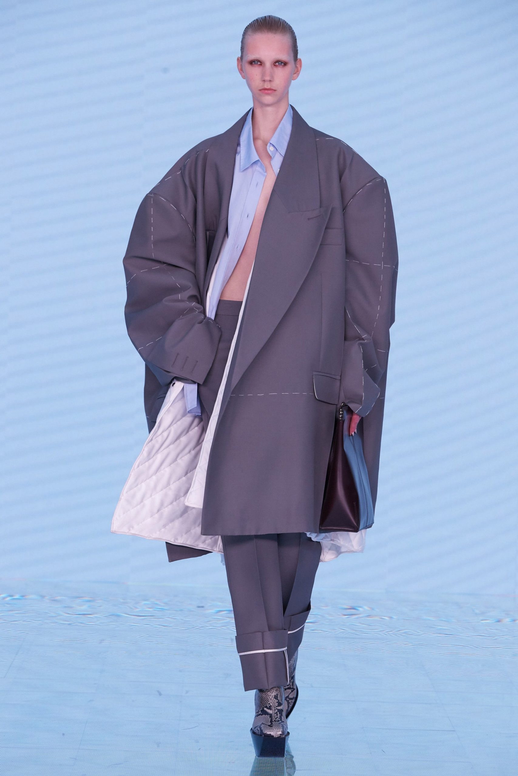 29 PD FW22 RTW New York credit Greg Kessler brand scaled - Peter Do Thu-Đông 2022: Những bộ suit ích kỷ