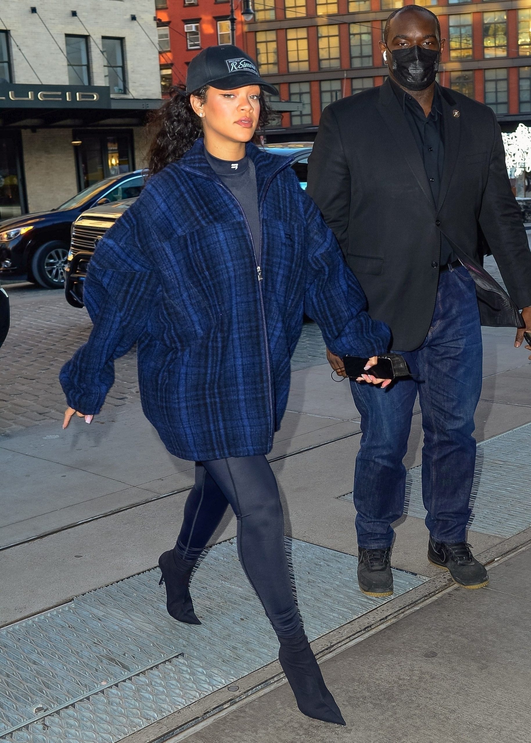 rihanna diện panta boots Kim Kardashian