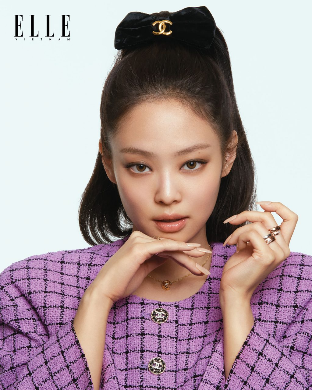 Jennie sử dụng trang phục Chanel