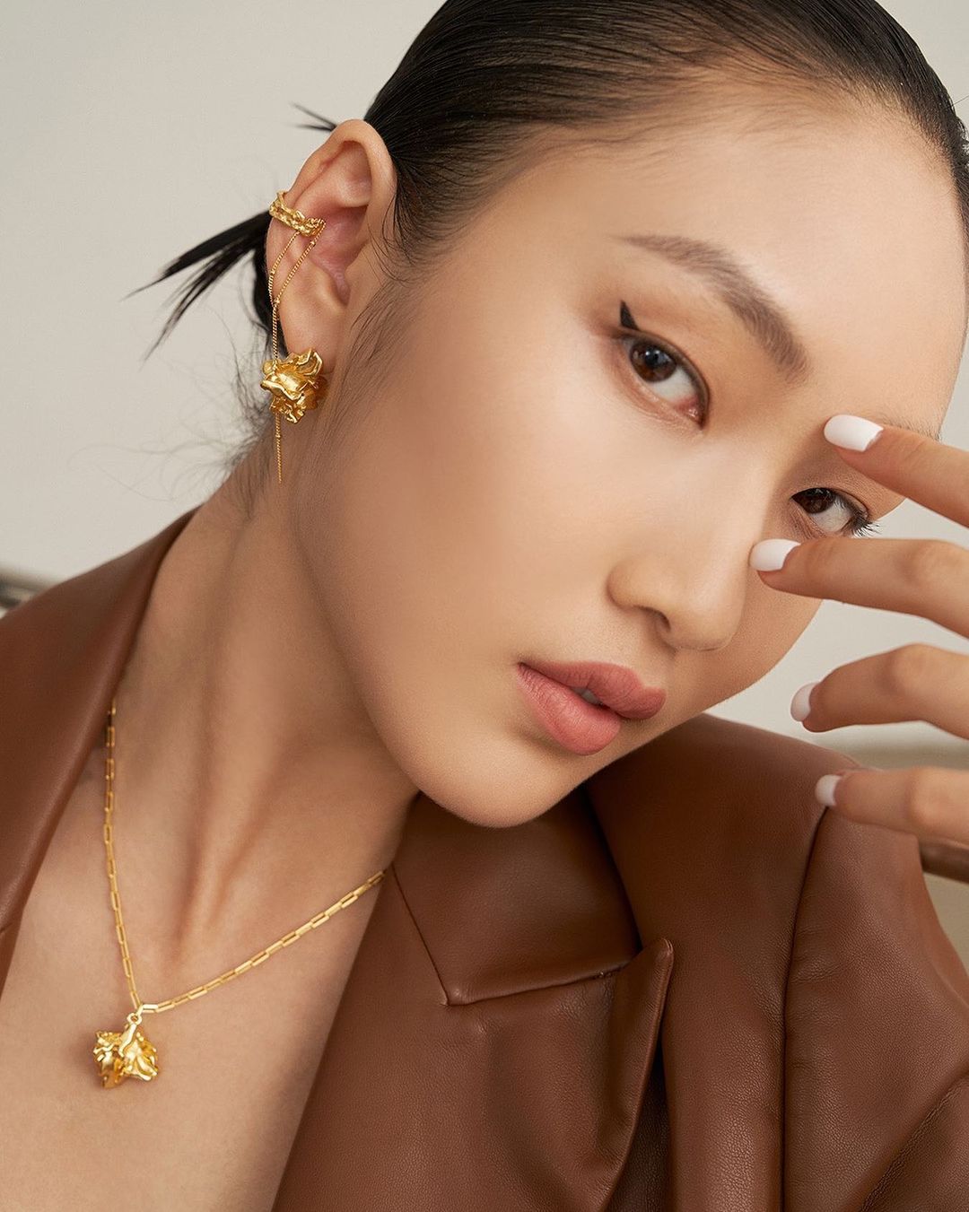 ear cuff dáng dài ánh kim