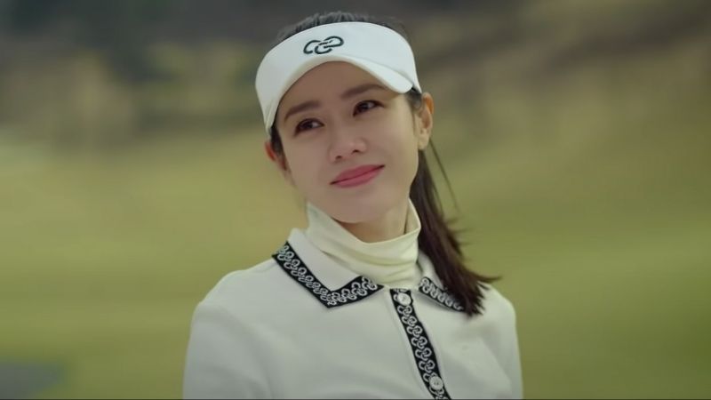 Đắp mặt nạ là bí quyết làm đẹp của Son Ye Jin.