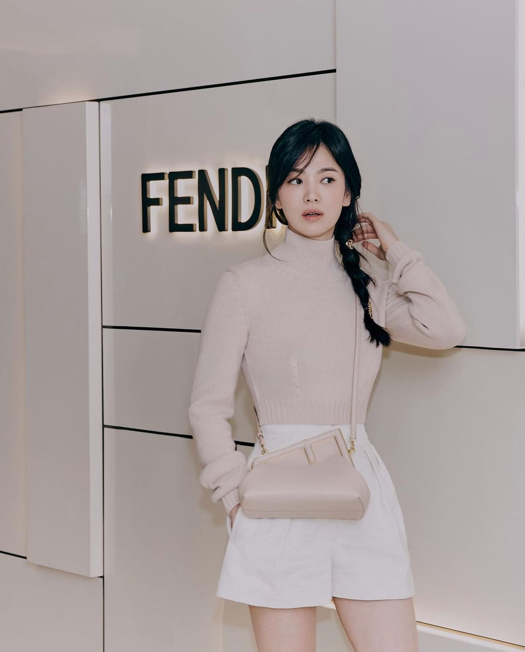 Phong cách tuổi 40 của 5 diễn viên Hàn Quốc chứng minh “gừng càng già càng cay” song hye kyo fendi - Phong cách tuổi 40 của 5 diễn viên Hàn Quốc chứng minh “gừng càng già càng cay”