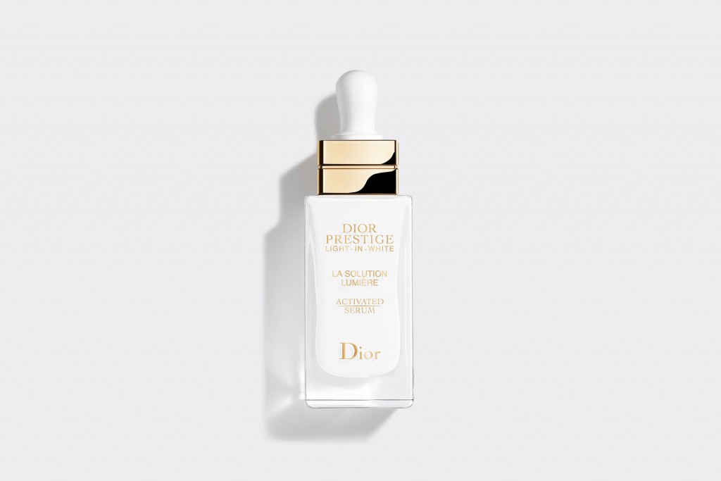 Sản phẩm làm đẹp: tinh chất Dior Prestige Light-in-white La Solution Lumière Activated 