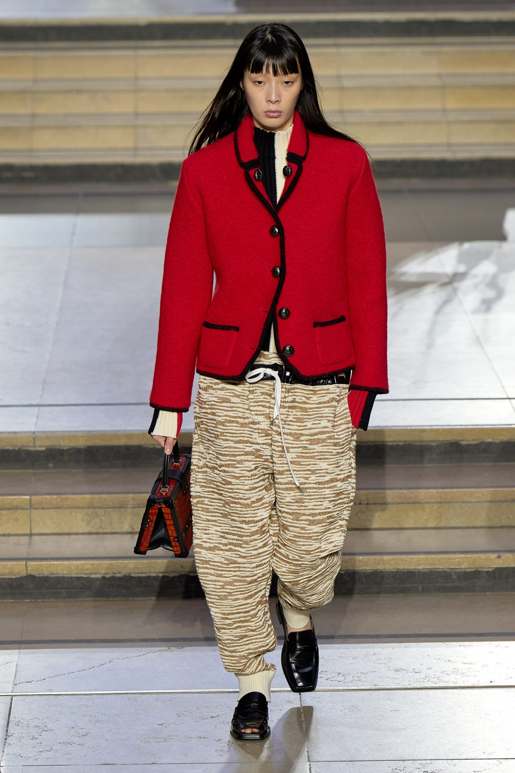 Louis Vuitton Thu Đông 2022 look 23