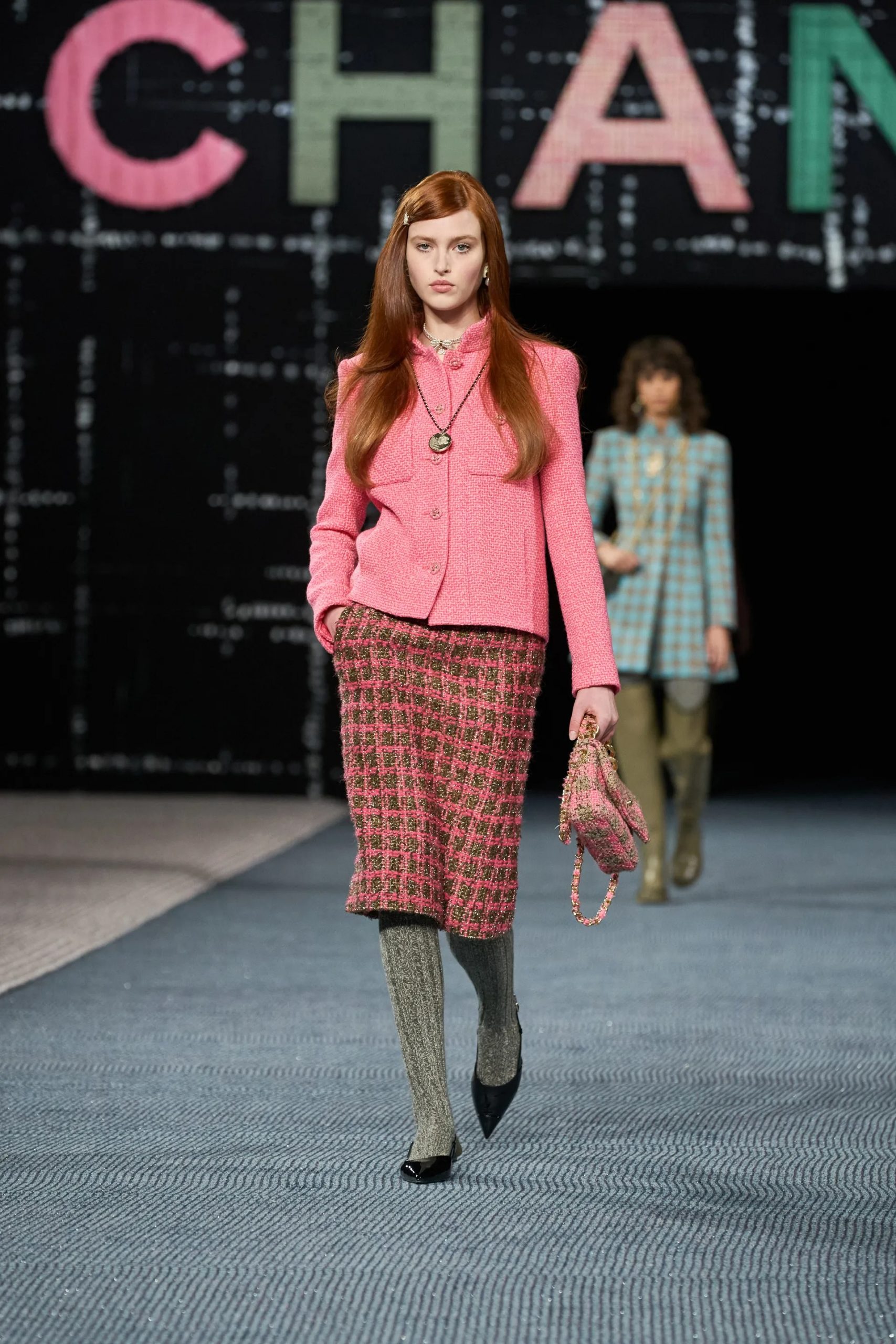 Chanel RTW Thu Đông 2022 look 2