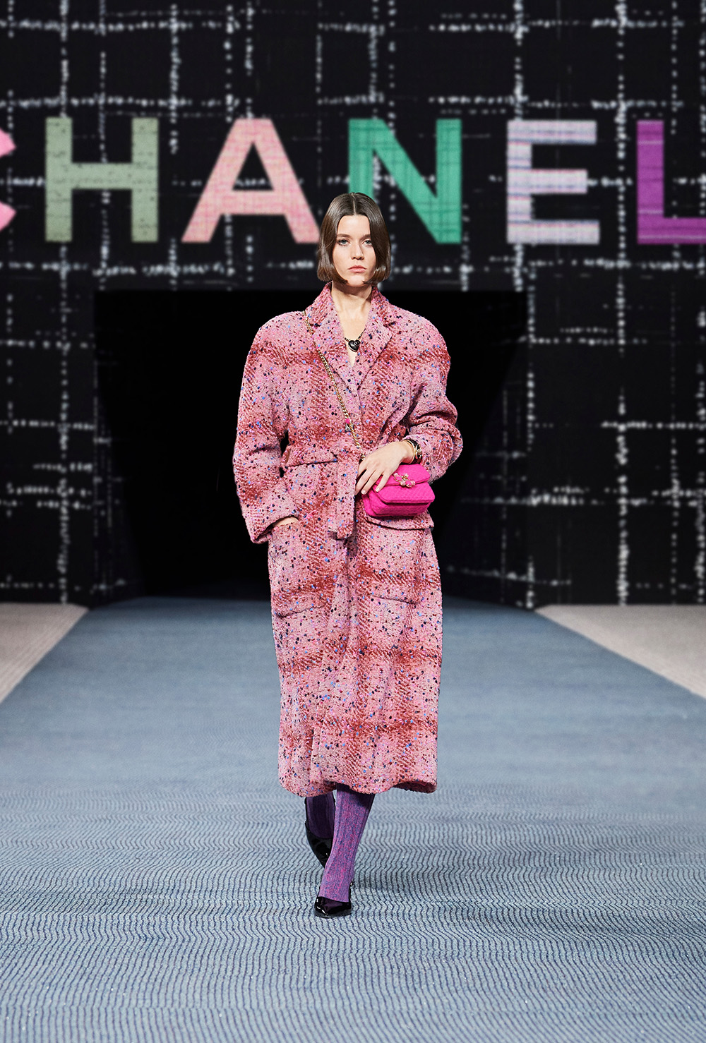 Kiểu tóc Bob Sasson tại Chanel Fall-Winter 2022.