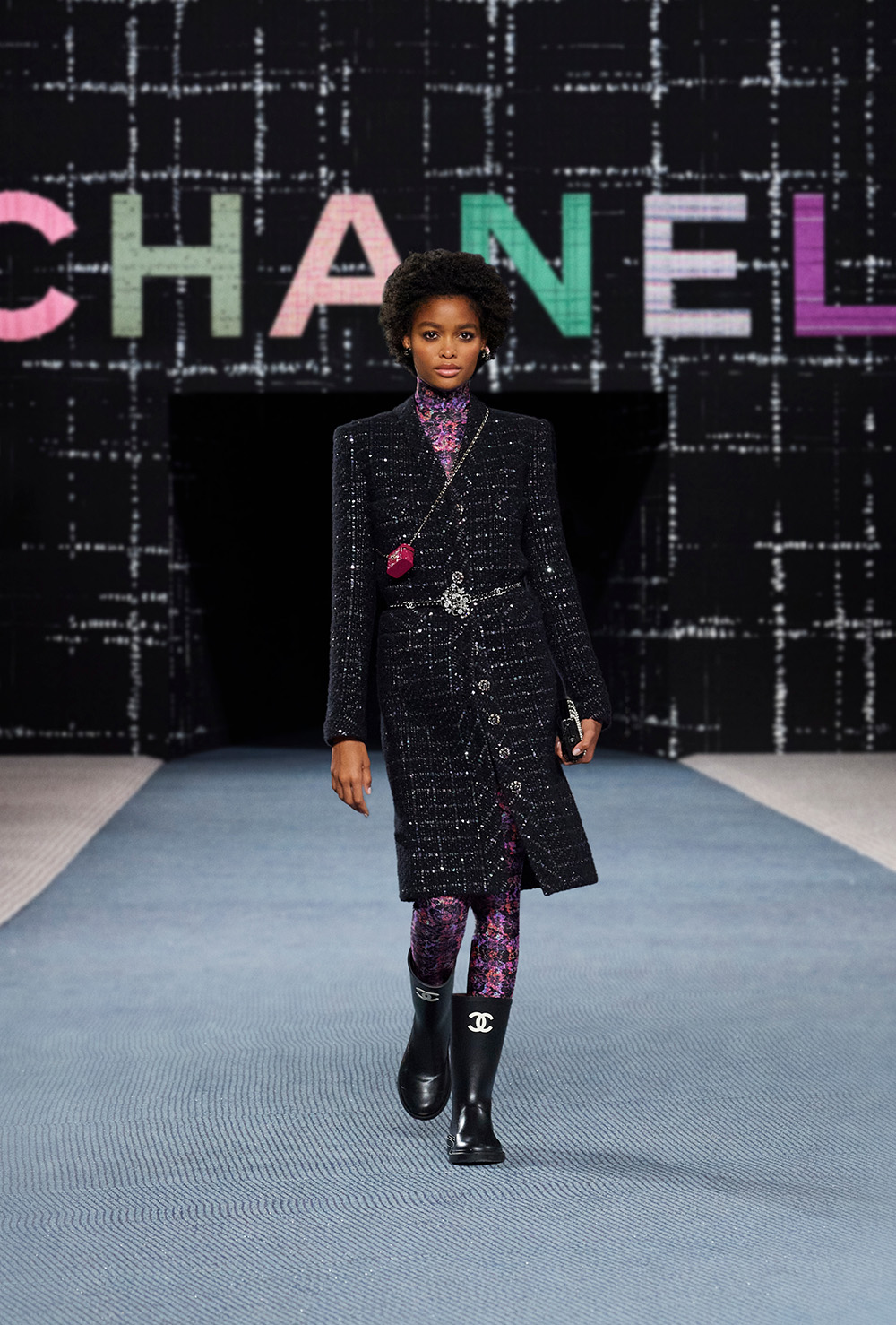 Kiểu tóc Afro tại Chanel Fall-Winter Ready-to-Wear 2022.