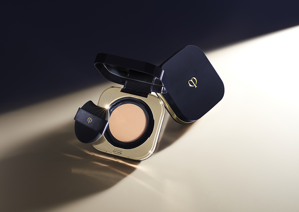 Radiant Cushion Foundation Natural - kem nền làm đẹp da từ CLÉ DE PEAU BEAUTÉ