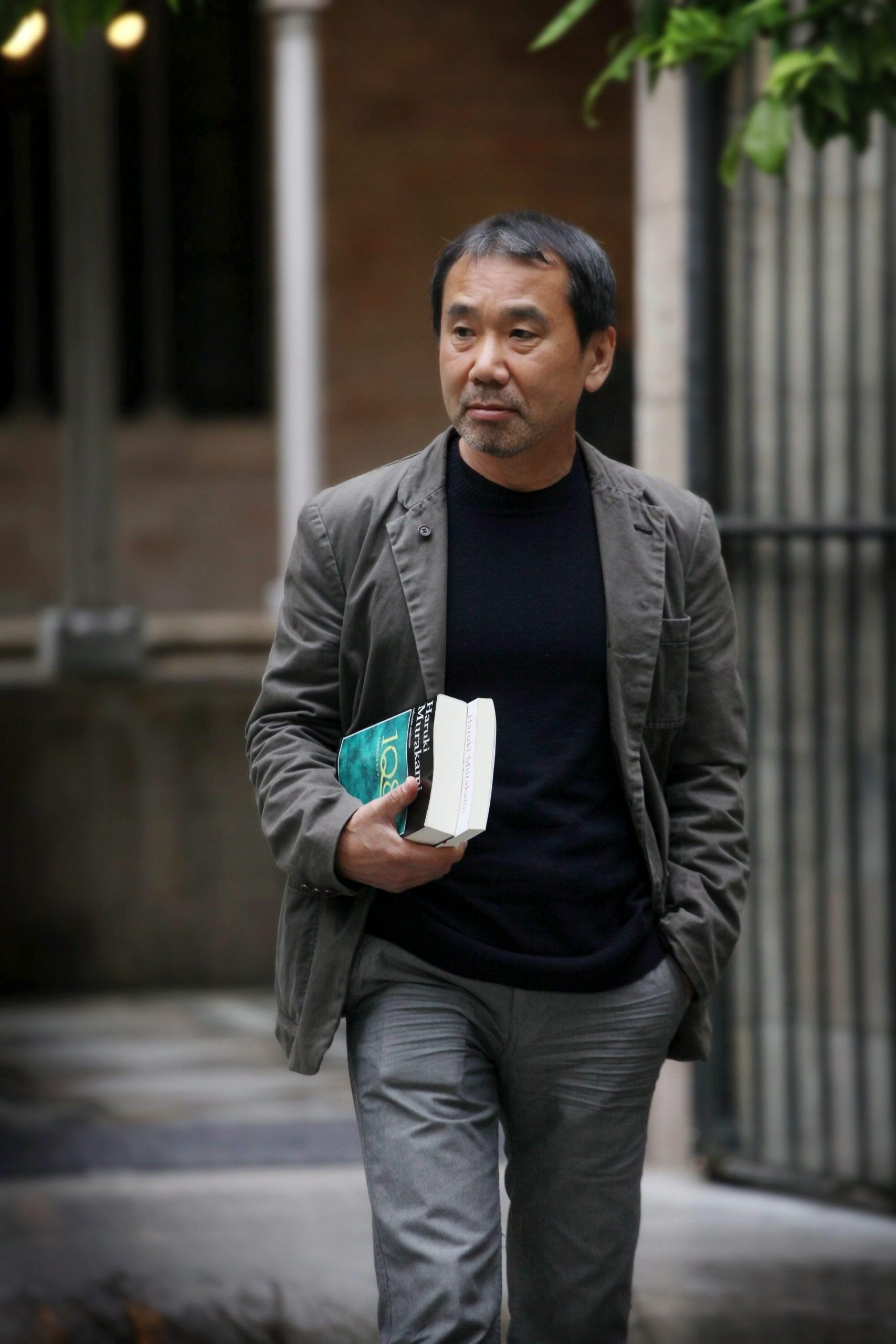thời trang của văn sĩ Haruki Murakami