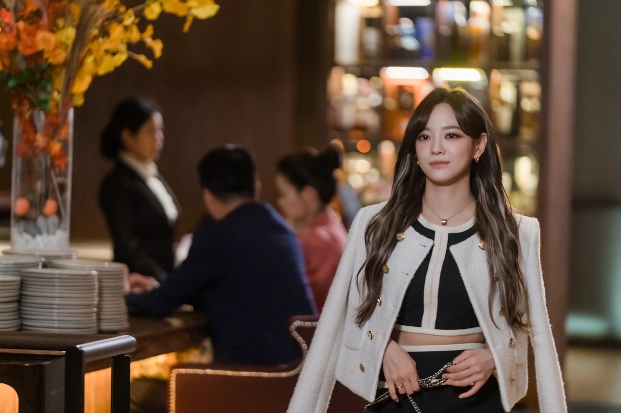 thời trang nữ chính phim hẹn hò chốn công sở