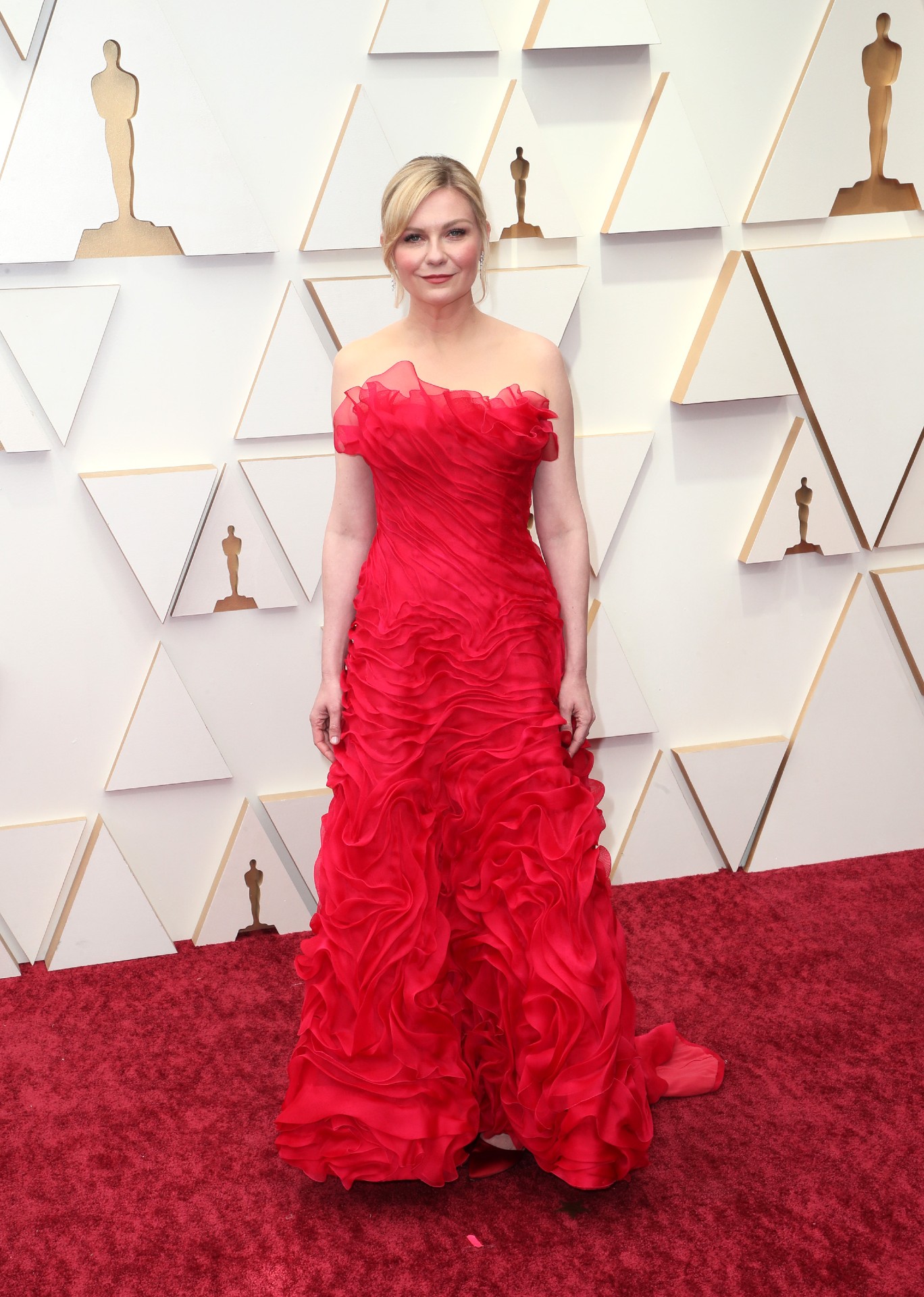 Kirsten Dunst tại thảm đỏ Oscar 2022