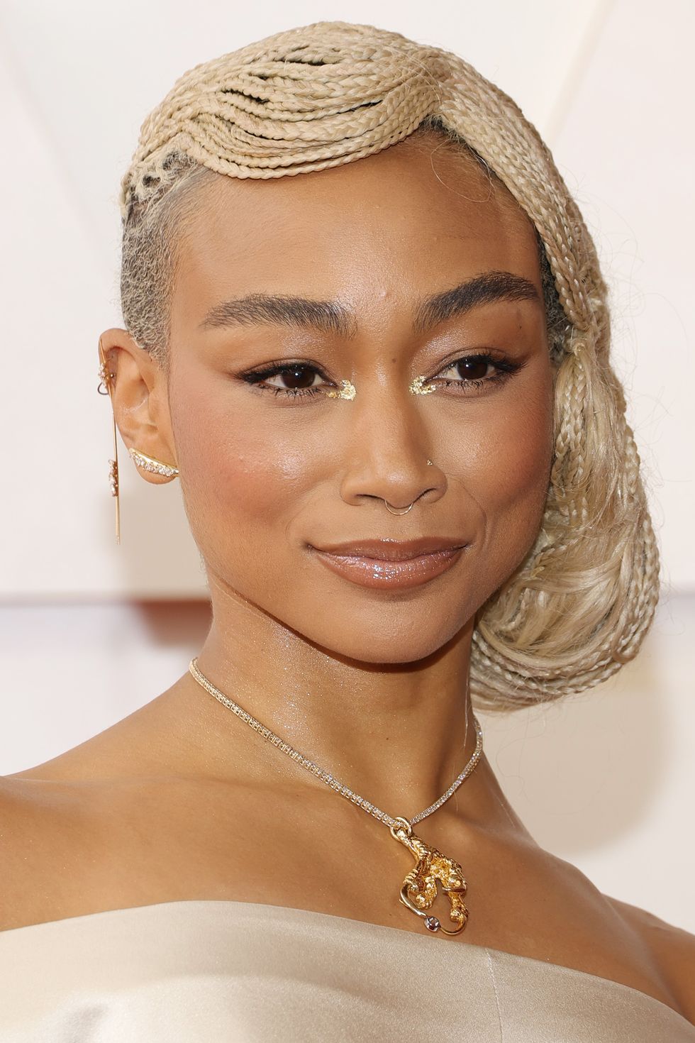 Tati Gabrielle trang điểm mắt