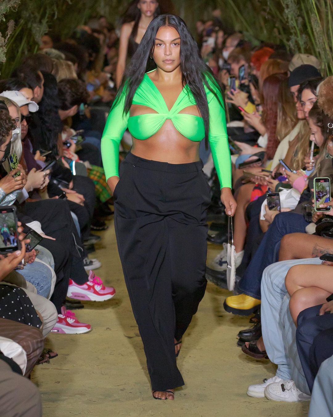 croptop thương hiệu coperni