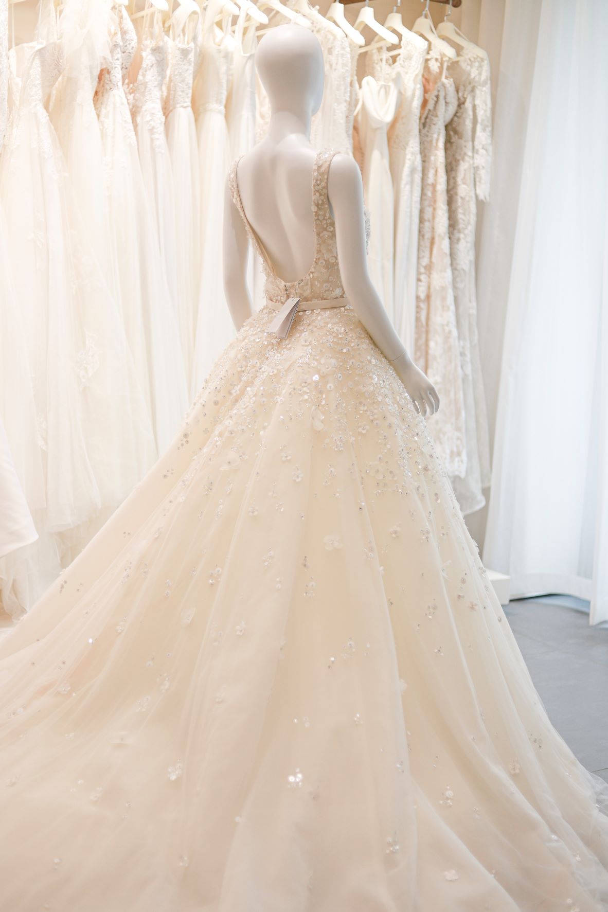 Calla Haute Couture - Những bộ váy cưới xa xỉ trị giá hàng tỷ đồng của NTK  Phương Linh