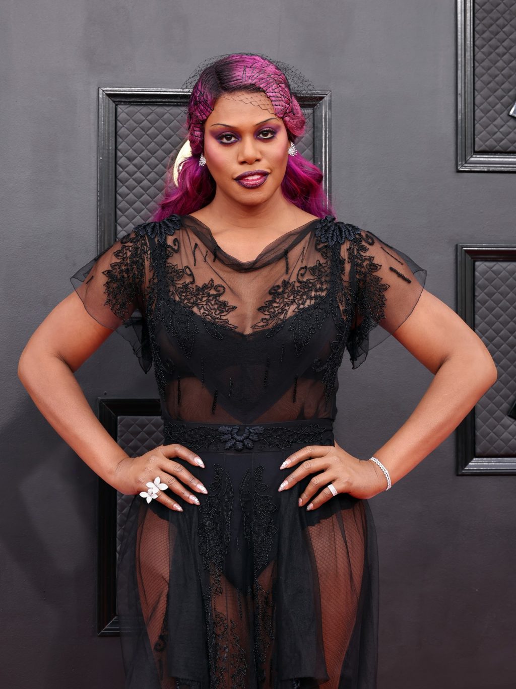 Laverne Cox trang điểm 