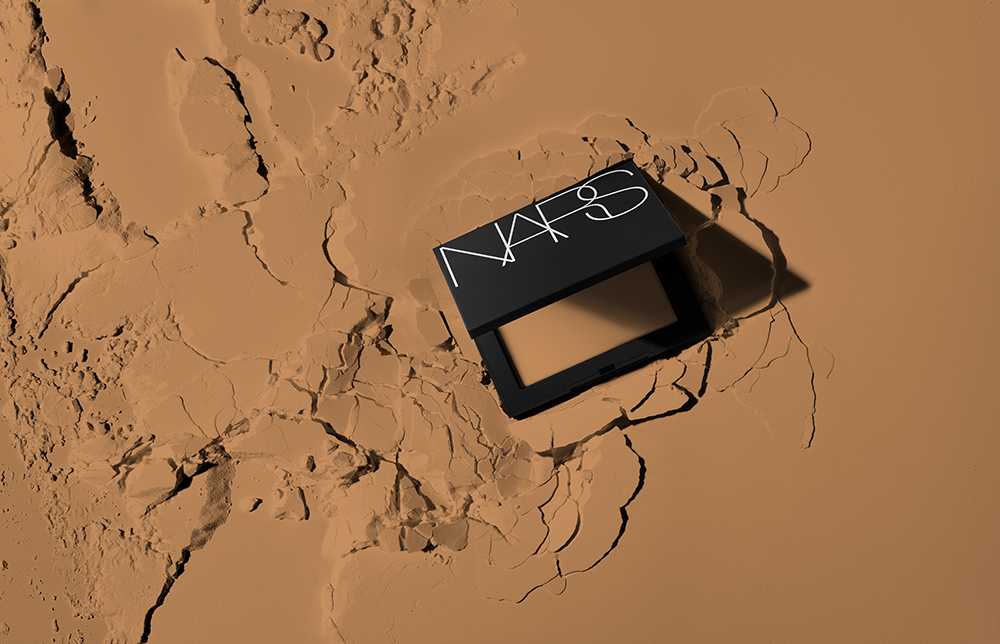 NARS Thiết lập phản xạ ánh sáng Bột pha lê lỏng trong mờ 