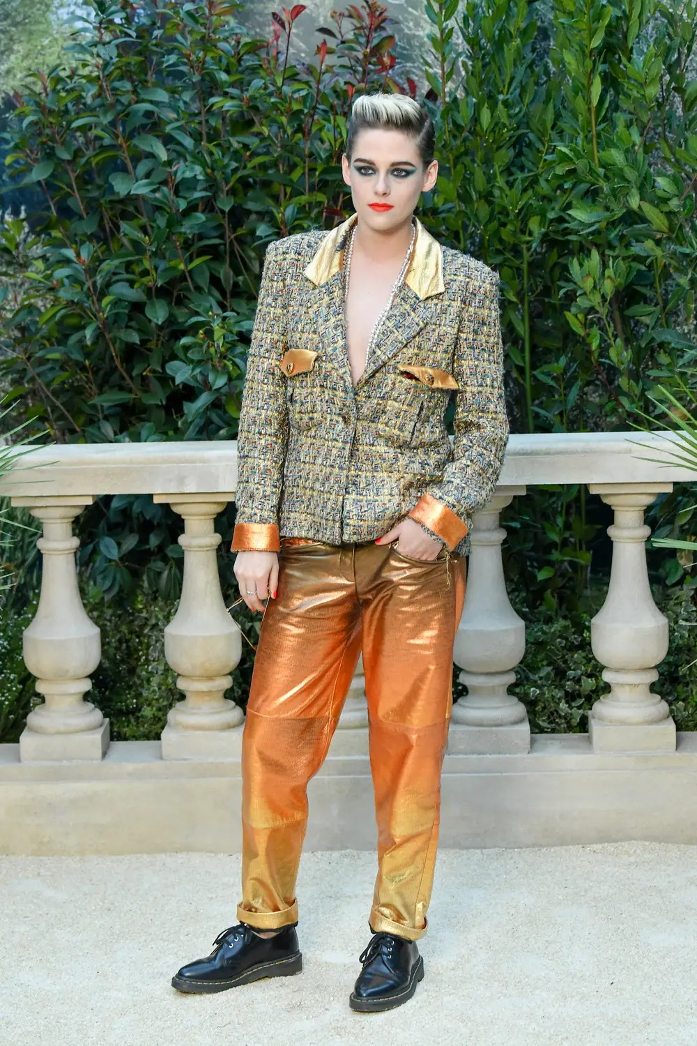 kristen stewart diện suit cầu kỳ