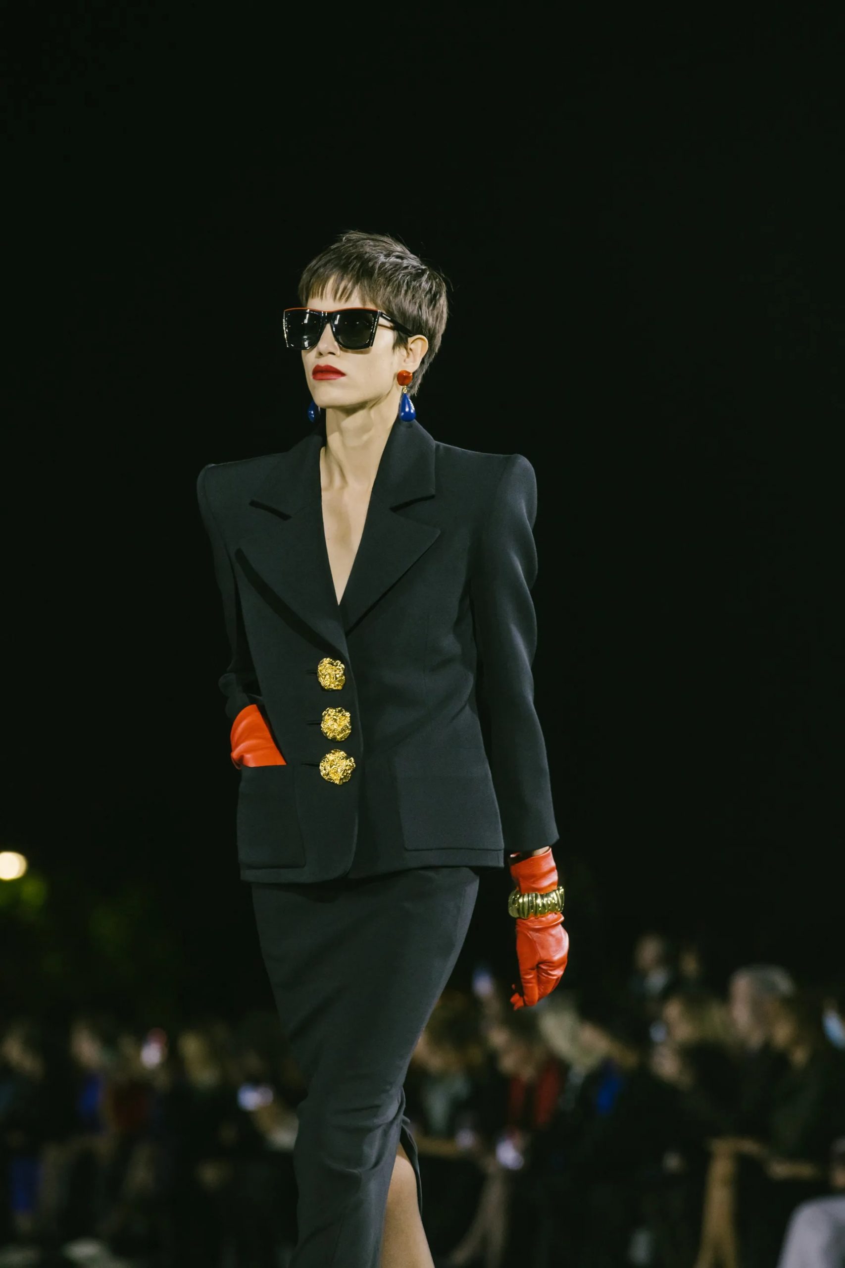 thiết kế trong BST Saint Laurent Xuân Hè 2022