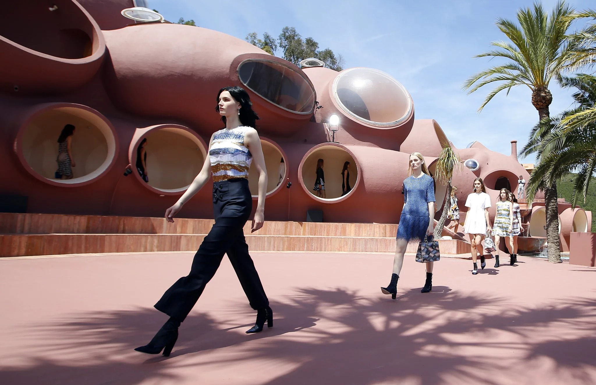 dior tổ chức show tại Le Palais Bulles