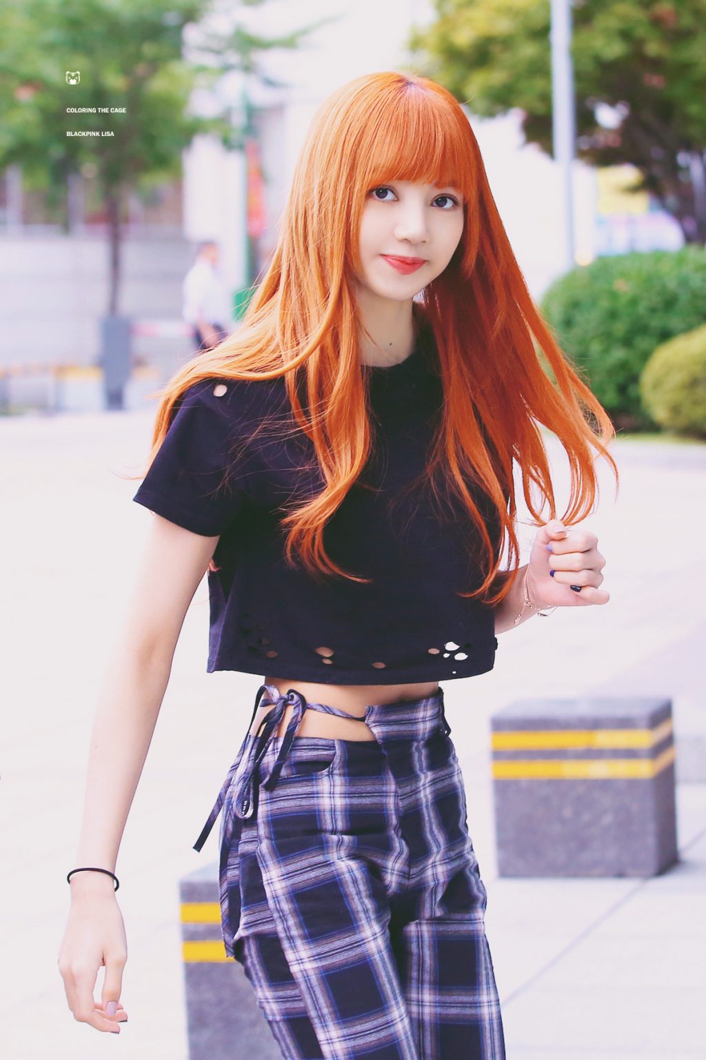 Lisa (BLACKPINK) và tóc nhuộm cam chói nổi bật