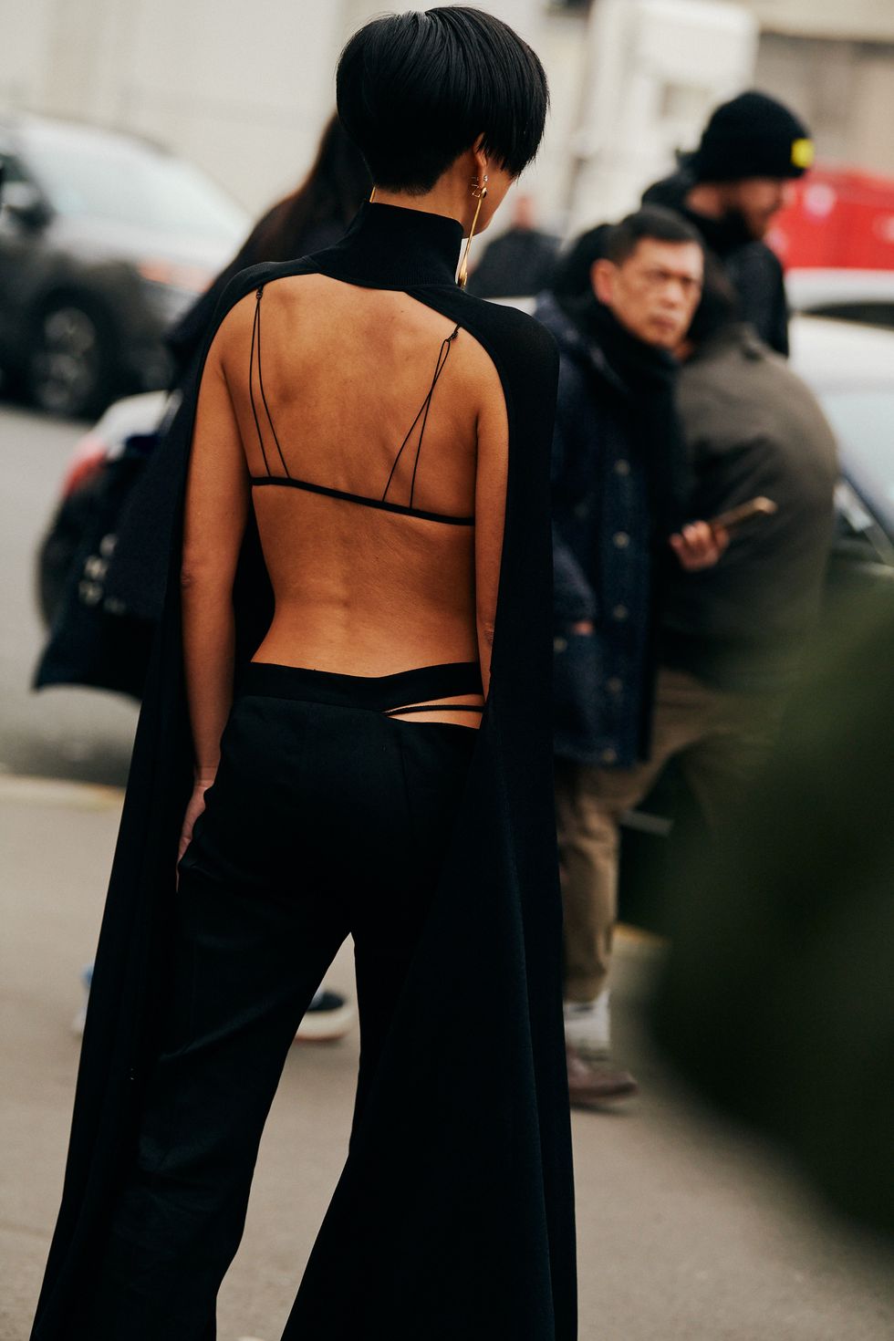 NYFW 22 áo hở lưng