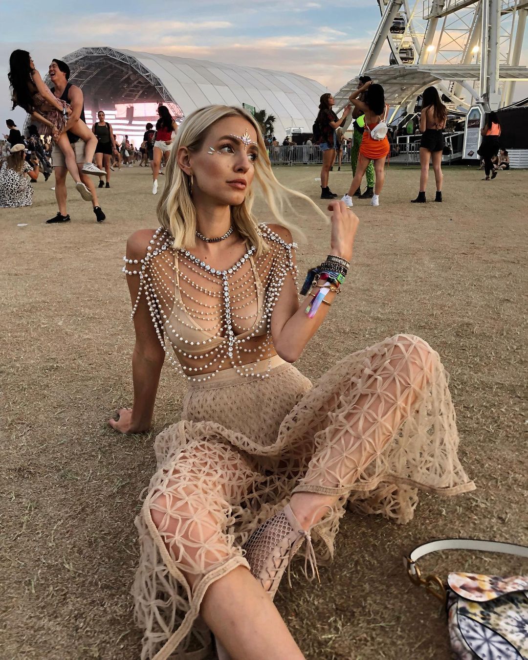 Leonie Hanne tham dự Coachella 2022