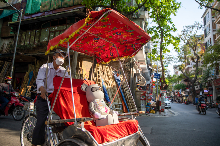 Be@rbrick đi xích lô