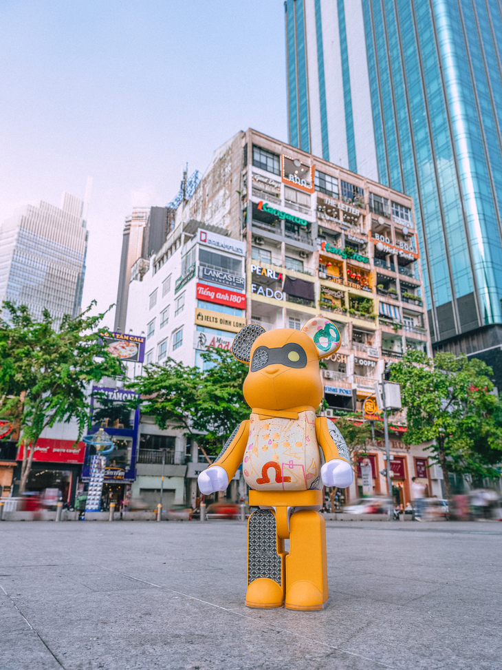 Be@rbrick trên phố đi bộ