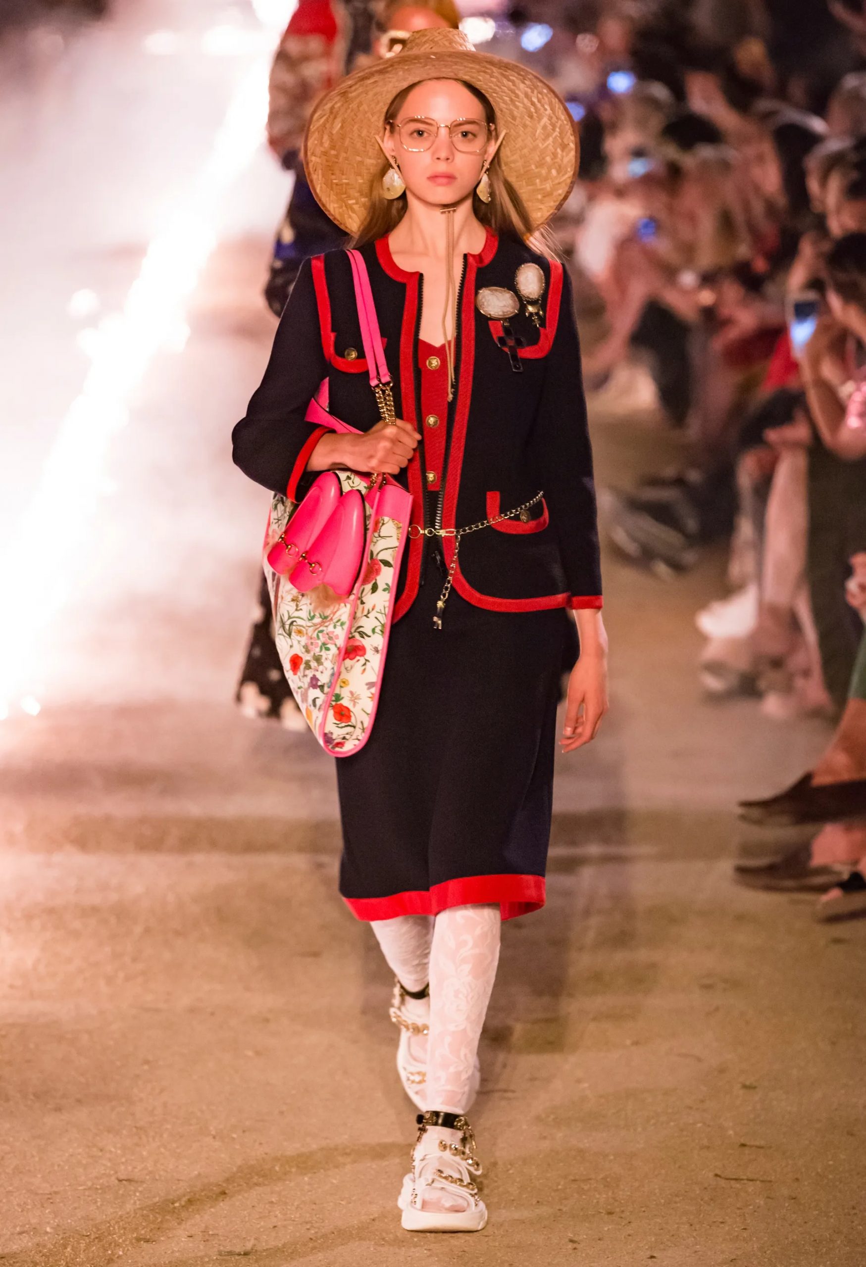 hình ảnh nón rơm trong BST Gucci Cruise 2019