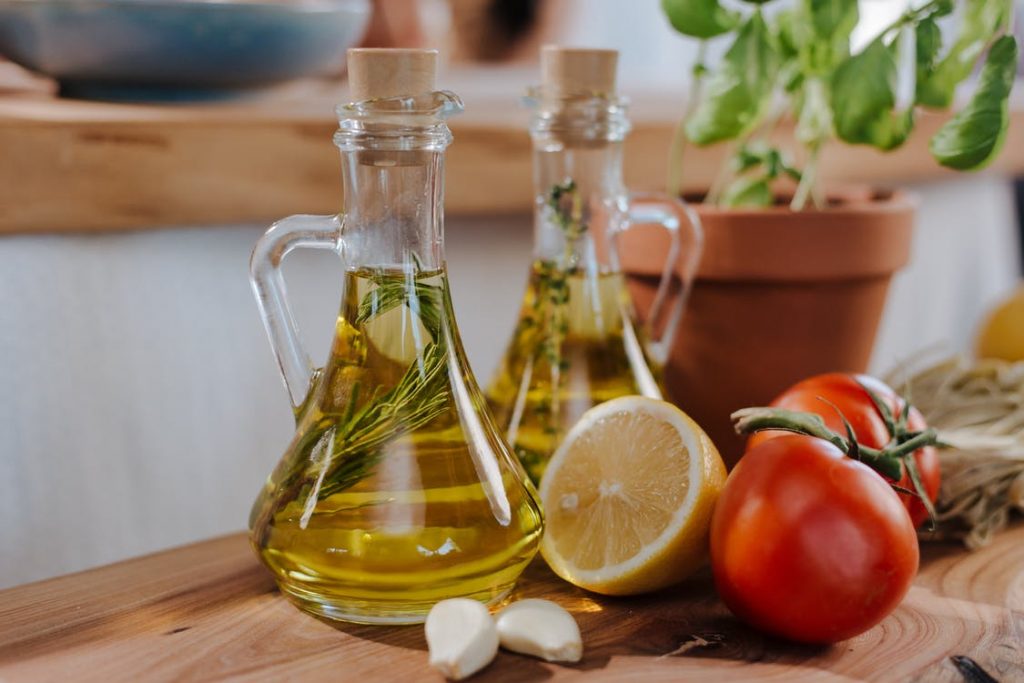 Năm công thức mặt nạ tinh dầu  giải quyết khuyết điểm làn da