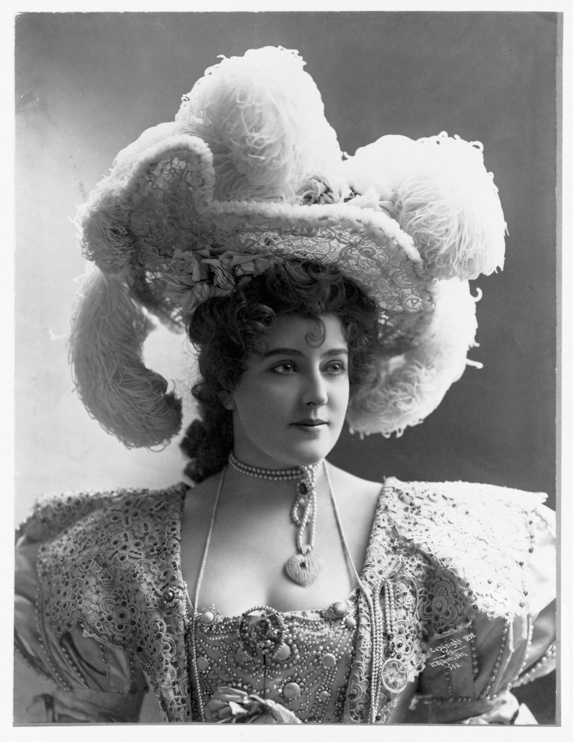 Chân dung thời trẻ của minh tinh Lillian Russell là cảm hứng của Met Gala