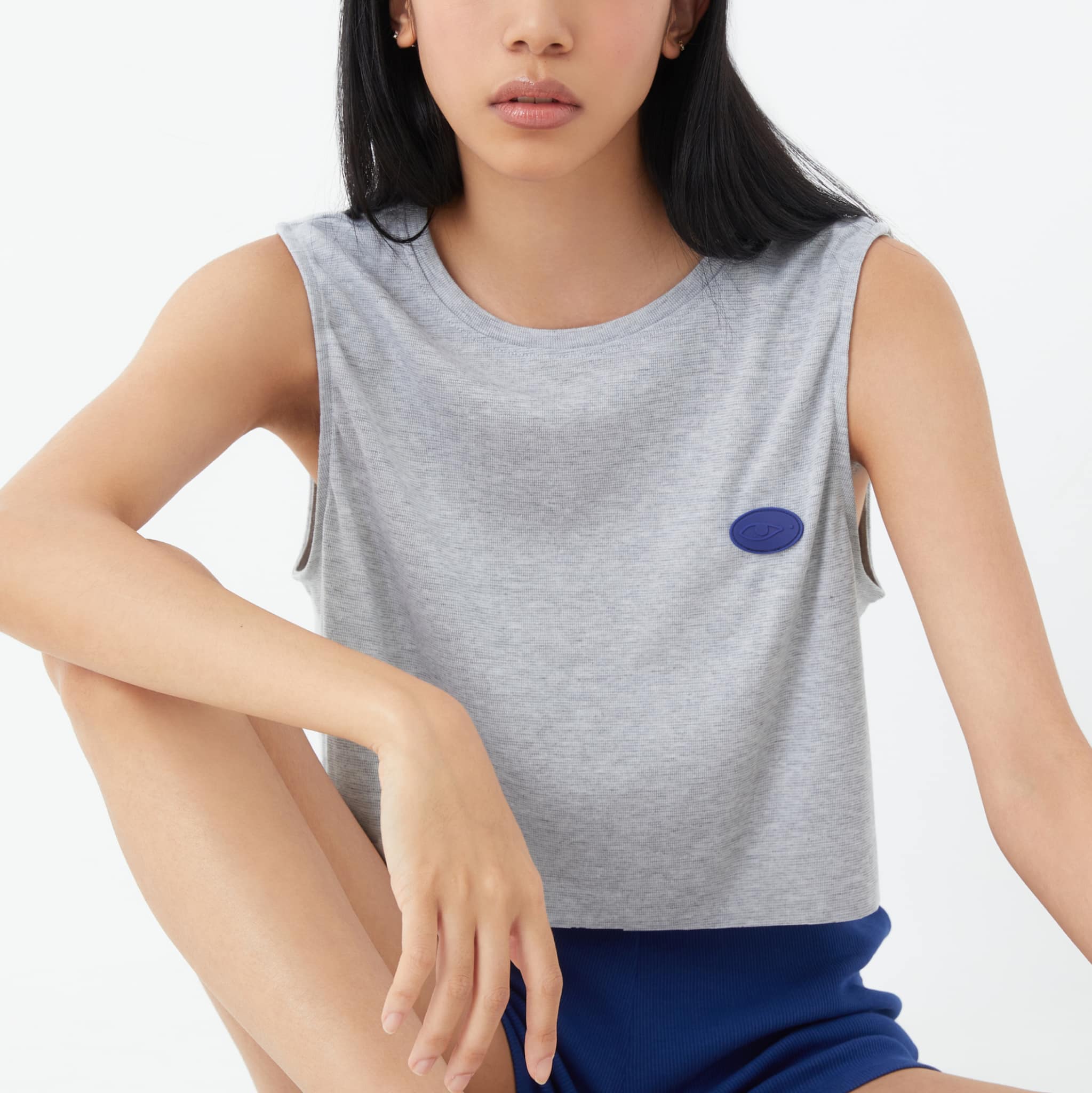 The Blue T-shirt và áo Recycle Plastic Boyfriend Tank