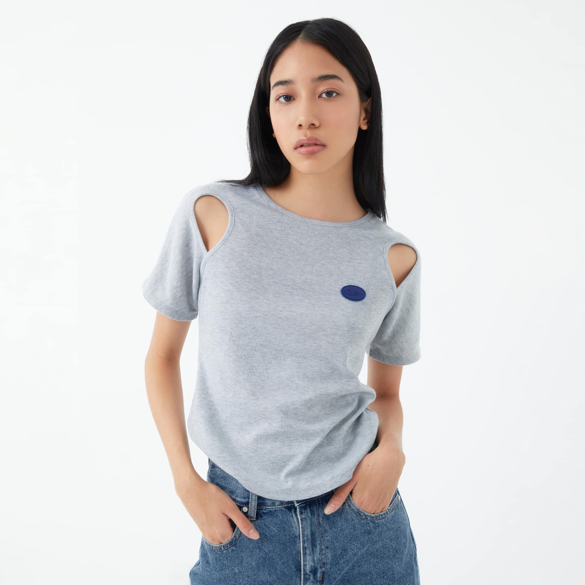 The Blue T-shirt và Recycle Plastic Shoulder Cutout Cotton Top