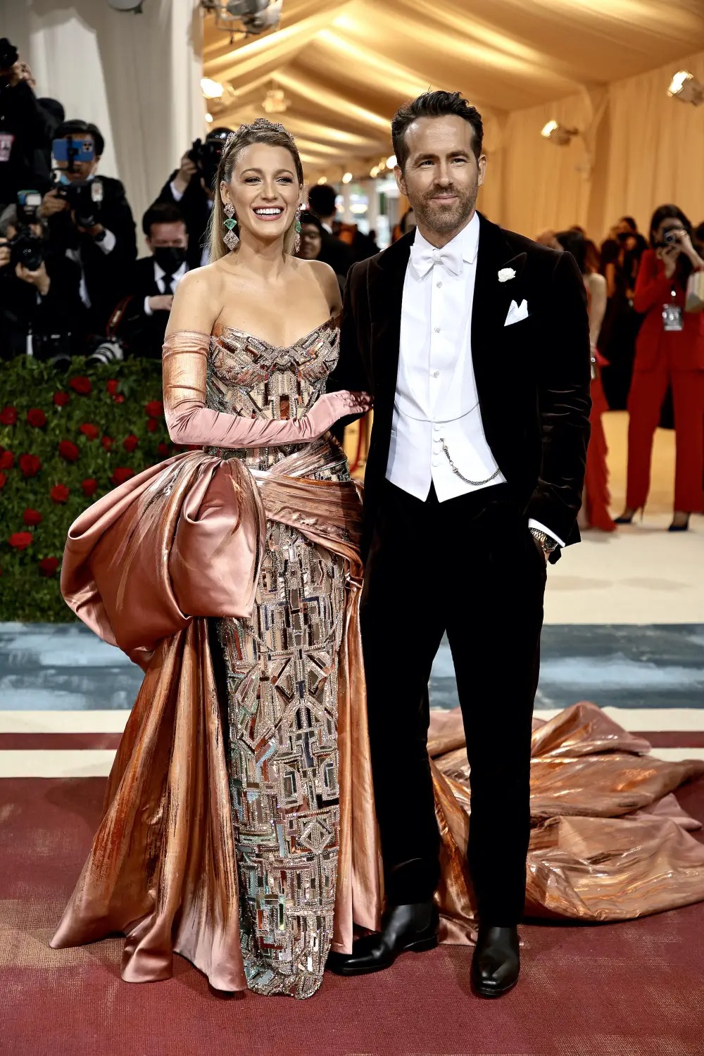 Blake Lively và chồng Ryan Reynolds tại Met Gala 2022