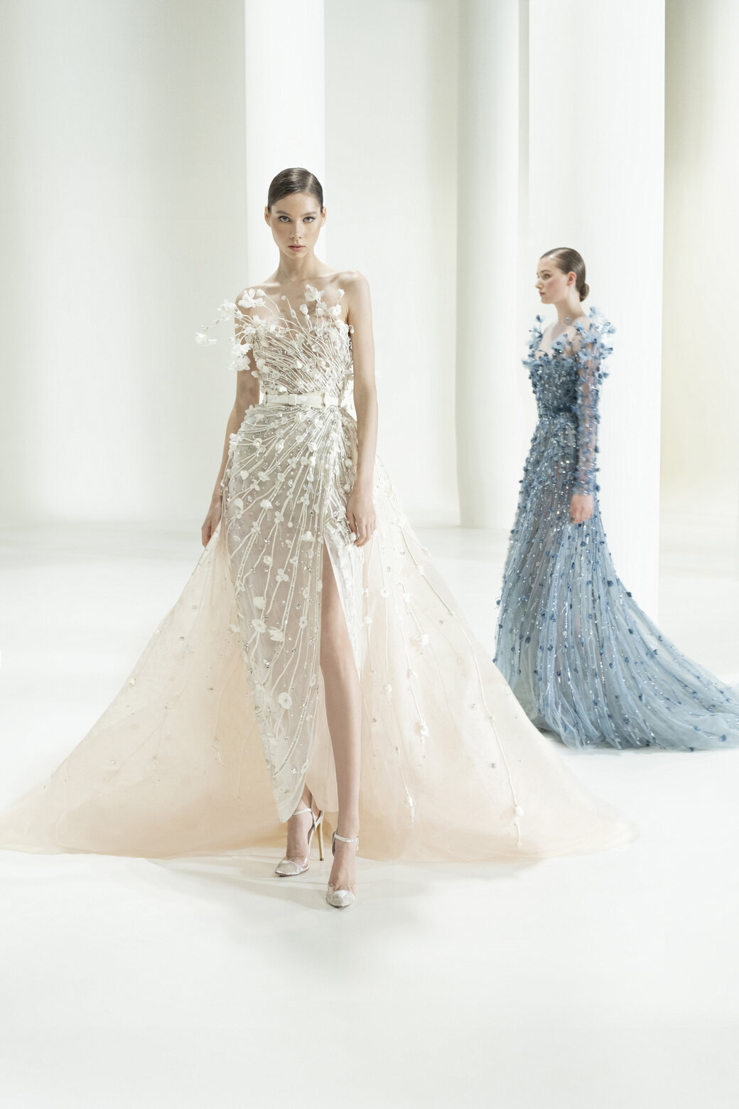 cô gái mang váy Haute Couture elie saab 