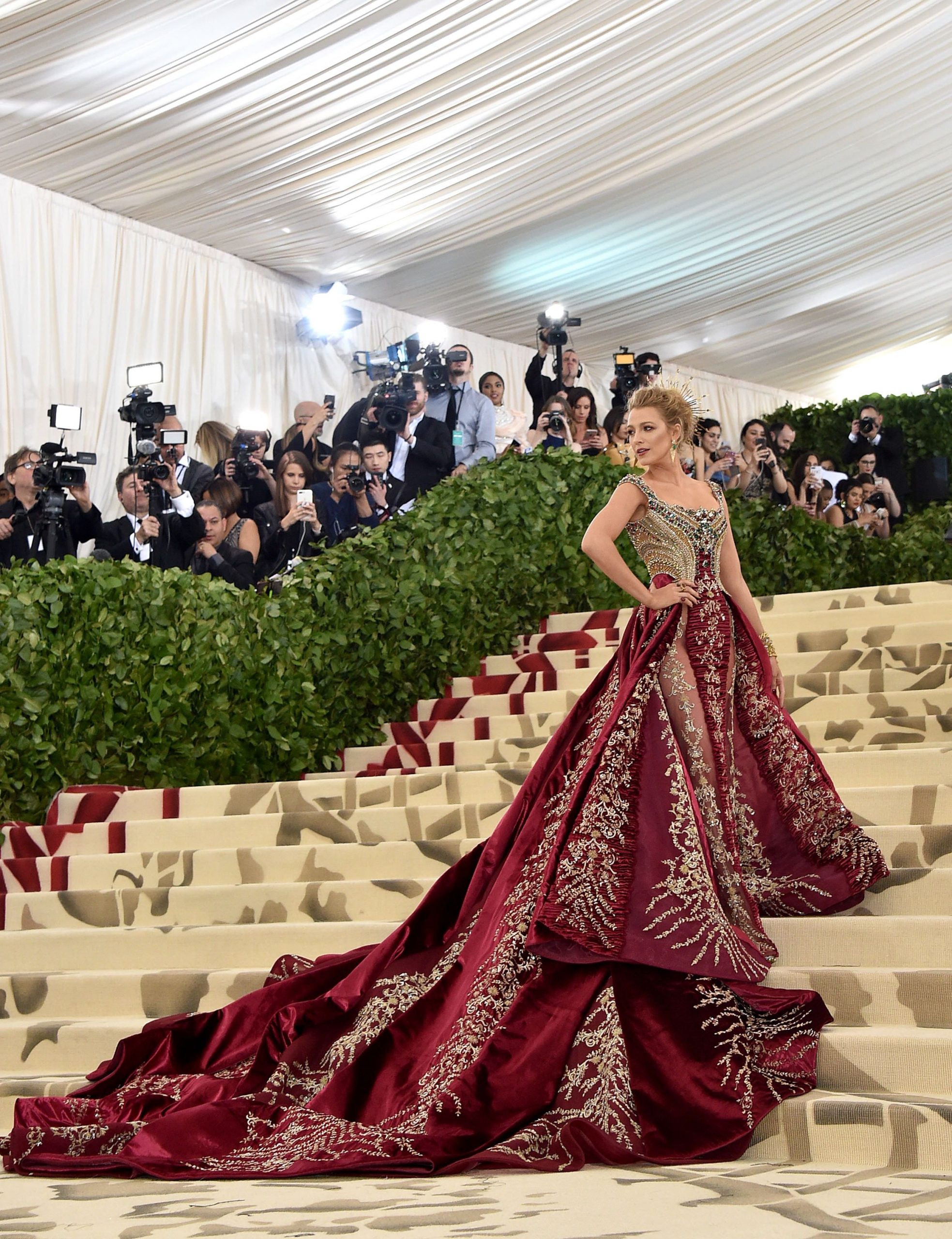 Chiếc đầm nhà Versace tại Met Gala 2018 