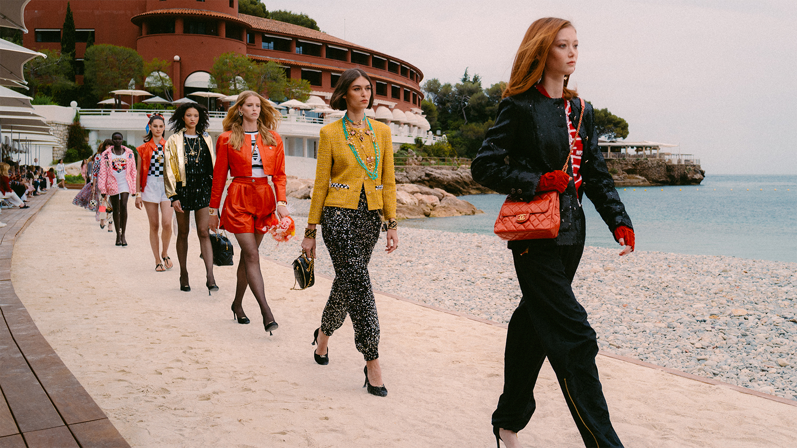 CHANEL Cruise 2023: Khám phá thú vui xa xỉ của giới thượng lưu | ELLE