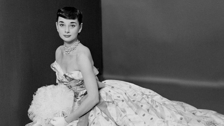 Ngất ngây với loạt váy cưới kinh điển nhất thế giới phim ảnh vay cuoi cua audrey hepburn 730x410 - Ngất ngây với loạt váy cưới kinh điển nhất thế giới phim ảnh