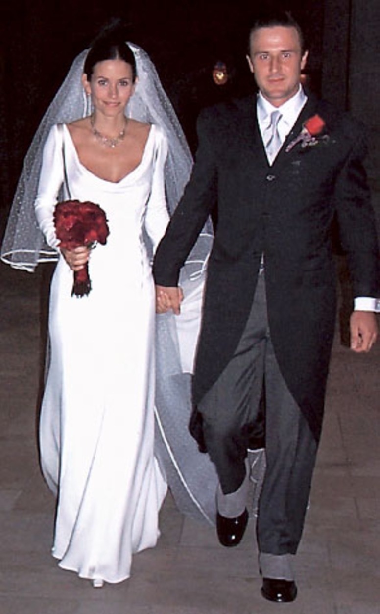 Courteney Cox quyến rũ trong chiếc đầm Valentino 