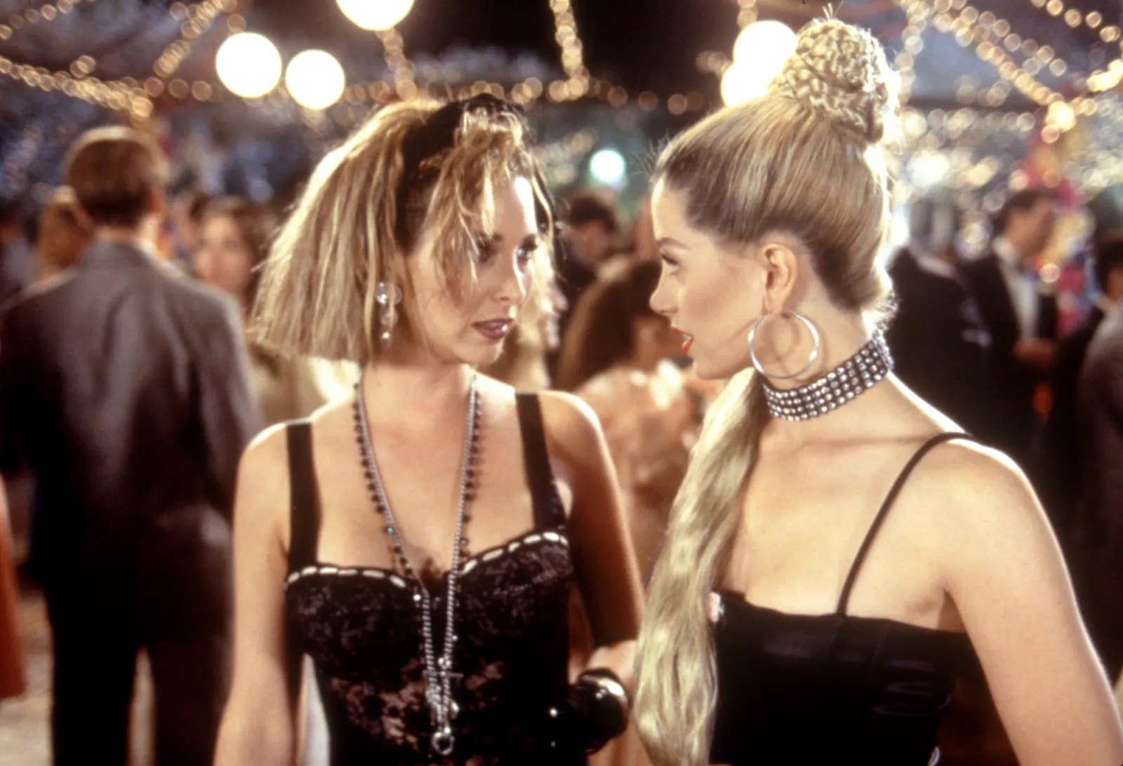Romy and Michele's goth fashion in high school