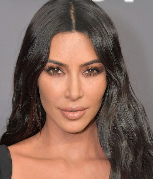 Kim Kardashian chia sẻ bí quyết chống nếp nhăn